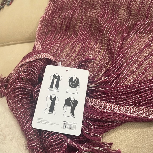 Scarf - Picture 4 of 11